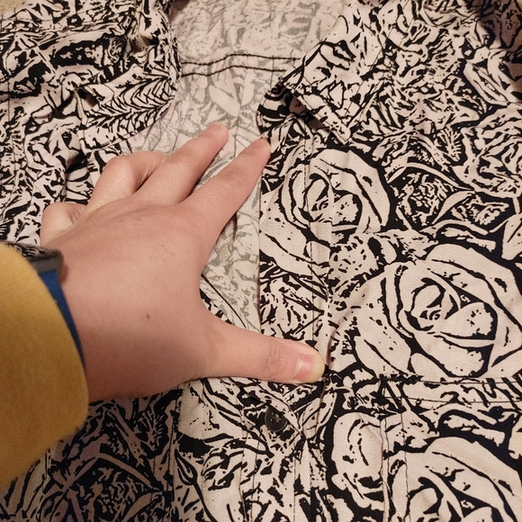 Rock & Republic Rose Blouse Cream & Black Button Up - Picture 5 of 8